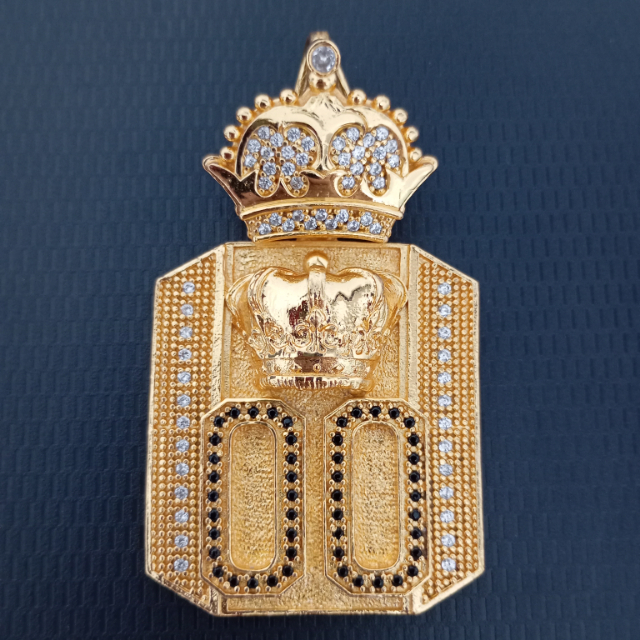 PINGENTE 00 CRAVEJADO 5CM X 4,5CM BANHADO A OURO 18K