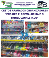 Expositores diversos , cestos aramados , ganchos