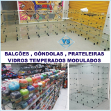 Expositores diversos , cestos aramados , ganchos