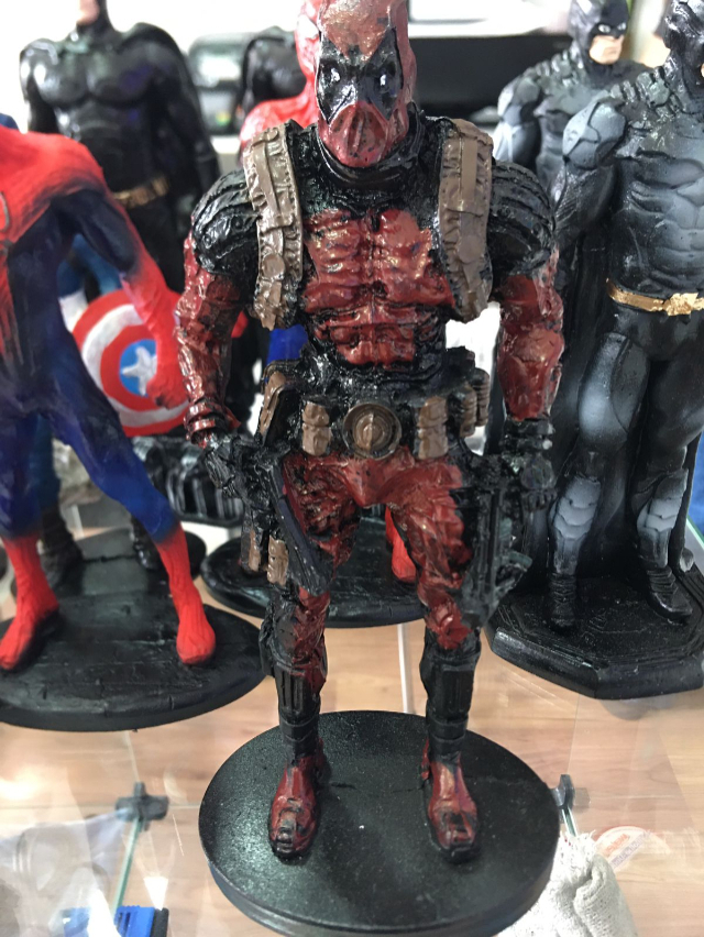 BONECO DEAD POOL MARVEL