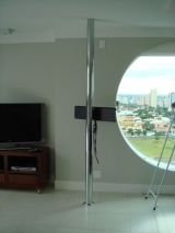 Suporte para TV motorizado Piso ao Teto Z655 com giro 340 1mt/3mt Pt/Br/Pr GSP-272 Gaia