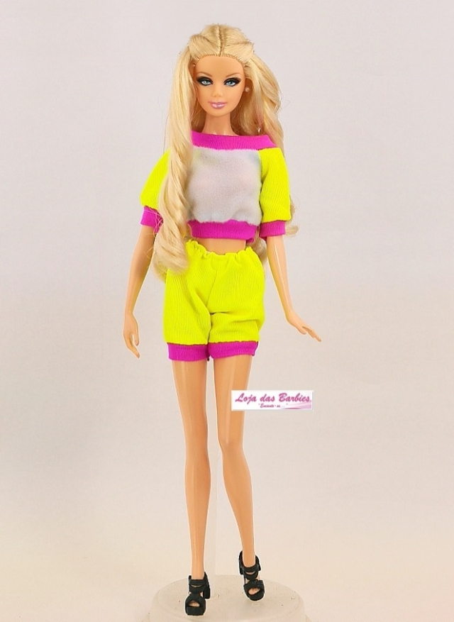 Coleção FASHION CHIC : Roupinha Para Barbie + 2 Pares De