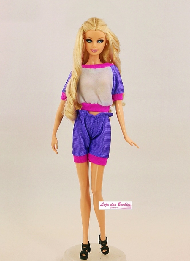 Coleção FASHION CHIC : Roupinha Para Barbie + 2 Pares De