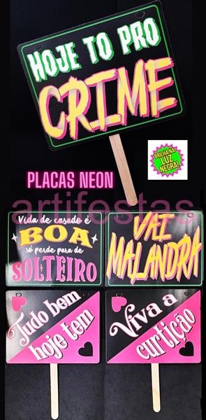 Plaquinhas com frases divertidas tema Balada Party Neon ref. 850. (BRILHA  NA LUZ NEGRA). (Venda mínima 10 unidades). por R$1,79