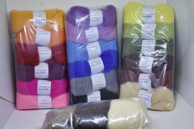 KIT - 170 gramas - 17 cores de 10g cada-  com 100g de lã de enchimento