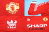 CAMISA RETR MANCHESTER UNITED (INGLATERRA) 1982 / 1983 - UNIFORME 1 MANGAS LONGAS