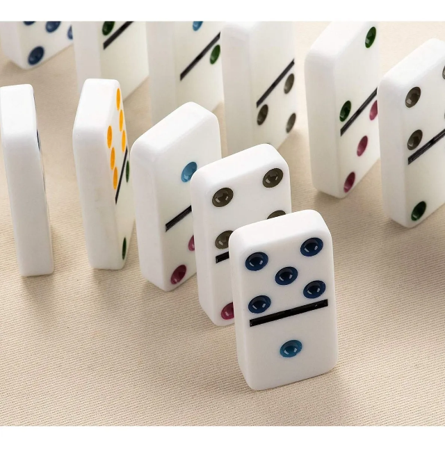 JOGO DE DOMINO COLORIDO NA LATA 28 PEÇAS BARCELONA DOUBLESIX por R$43,55