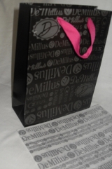 Sacola de Presente 902011 Personalizada exclusiva para embalar produtos DeMillus Tamanho 26x20x8 Cor Preta