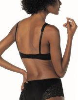 Suti Souvenir DeMillus 64202 Em Microfibra Light e Renda Elstica Com Aro Detalhe Lateral Espumado Para Maior Suporte Cor Preto Tamanho 46
