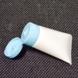 BISNAGA 30 GR BRANCA C/ TAMPA AZUL EM8000