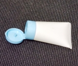 BISNAGA 30 GR BRANCA C/ TAMPA AZUL EM8000