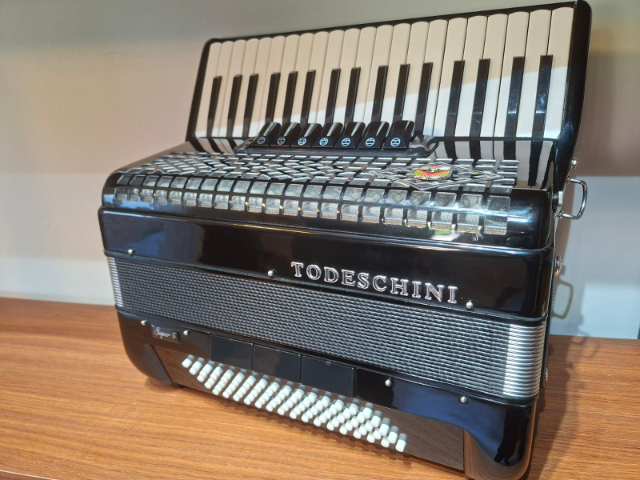 Acordeon Todeschini Modelo Super 5 - Preto