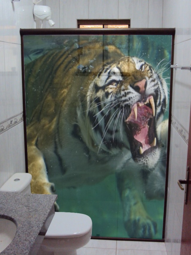 Adesivo Para Box De Banheiro 3d Tigre Feroz Na Água