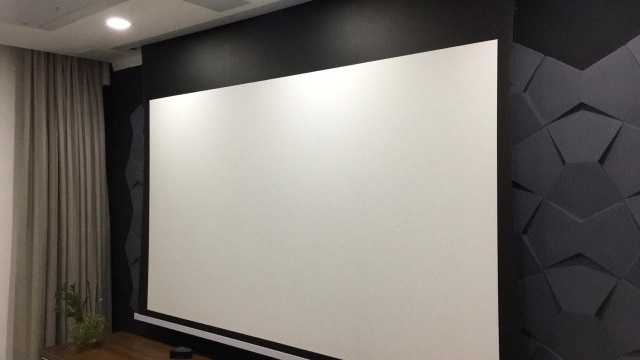       Tela de Projeção Motorizada Tensionada Matte White 250 Pol 3,10x5,54m 