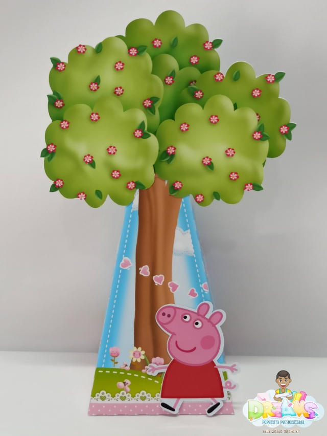 Сasa na árvore para brinquedos! História infantil com Peppa e George Pig 