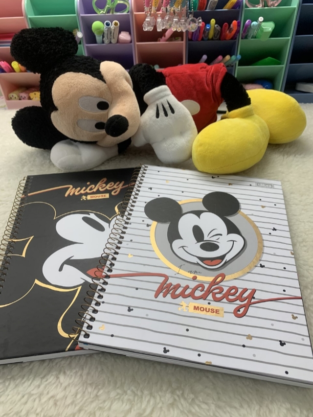 CADERNO ESPIRAL CAPA DURA UNIVERSITRIO 1 MATRIAS MICKEY 80 FOLHAS