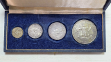 Estojo com moedas IV Centen�rio do Descobrimento do Brasil 1900. Prata. P677, P678, P679 e P680. 400, 1.000, 2.000 e 4.000 R�is