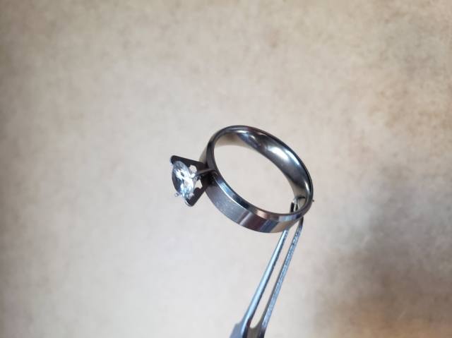 Anel solit�rio grande