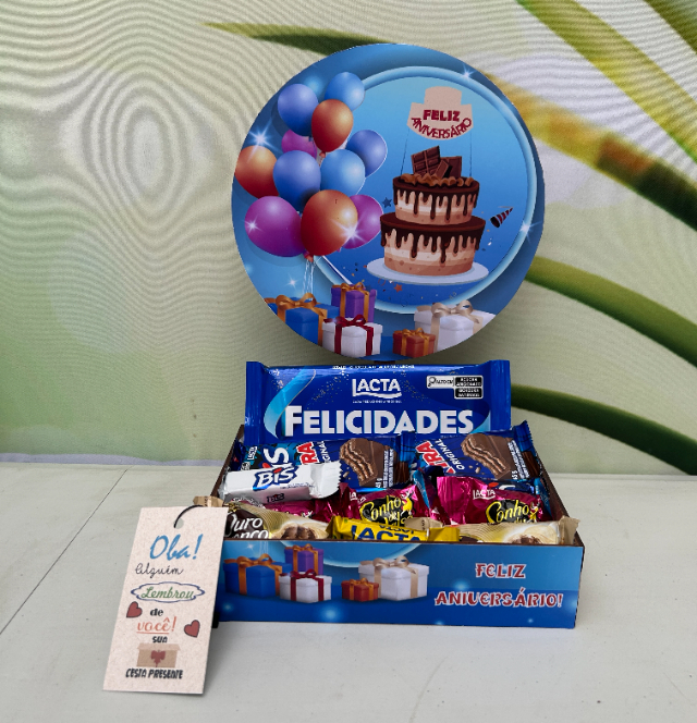 Cesta de chocolate com painel aniversrio Azul - Ref. 062