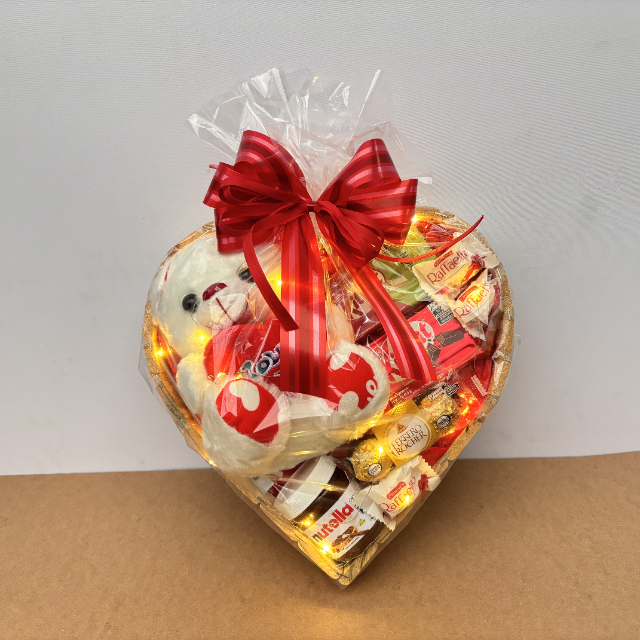 Cesta Cora��o de Chocolate com Urso - Ref. 063